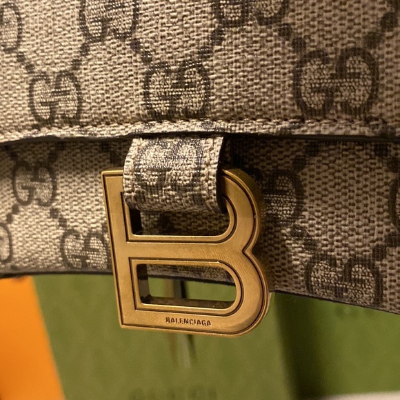 Gucci Small Hourglass Balenciaga Hacker Project Bag with Strap - Picture 10 of 15